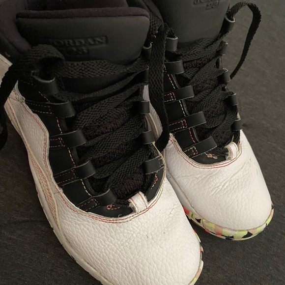 Kids Jordan’s - Picture 1 of 5